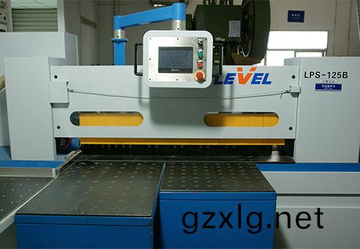 開(kai)料(liao)機(ji)